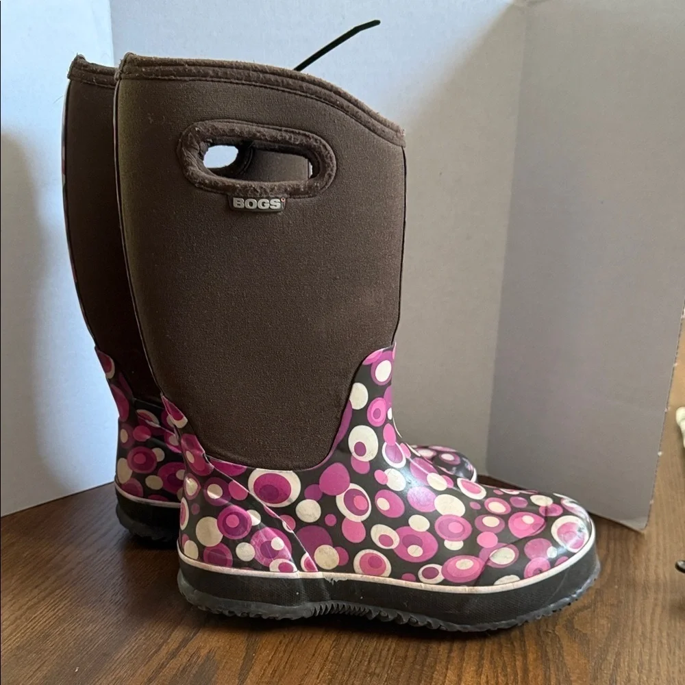 Bogs Kids' classic high bubbles Brown and Pink Boots. Size 5